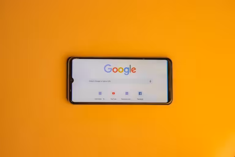 Avis Google disparus : comprendre ce bug d&rsquo;affichage 2025