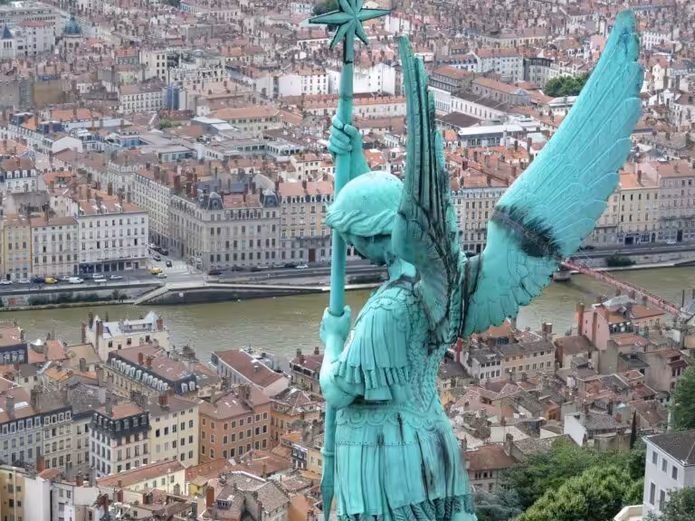 Métropole de Lyon : cet été, ces jeunes s&rsquo;engagent activement dans les services à la personne et l&rsquo;événementiel